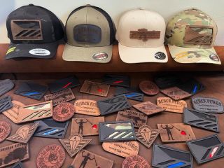 Kšiltovky, nášivky a card holdery. Naskladnili jsme pro Vás pořádnou dávku patriotismu 🫡🇨🇿