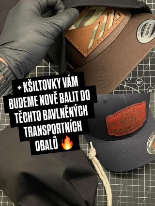 NOVĚ 🔥 BAVLNĚNÝ TRANSPORTNÍ OBAL KE KAŽDÉ OBJEDNANÉ KŠILTOVCE JAKO DÁREK www.blackflagsco.com